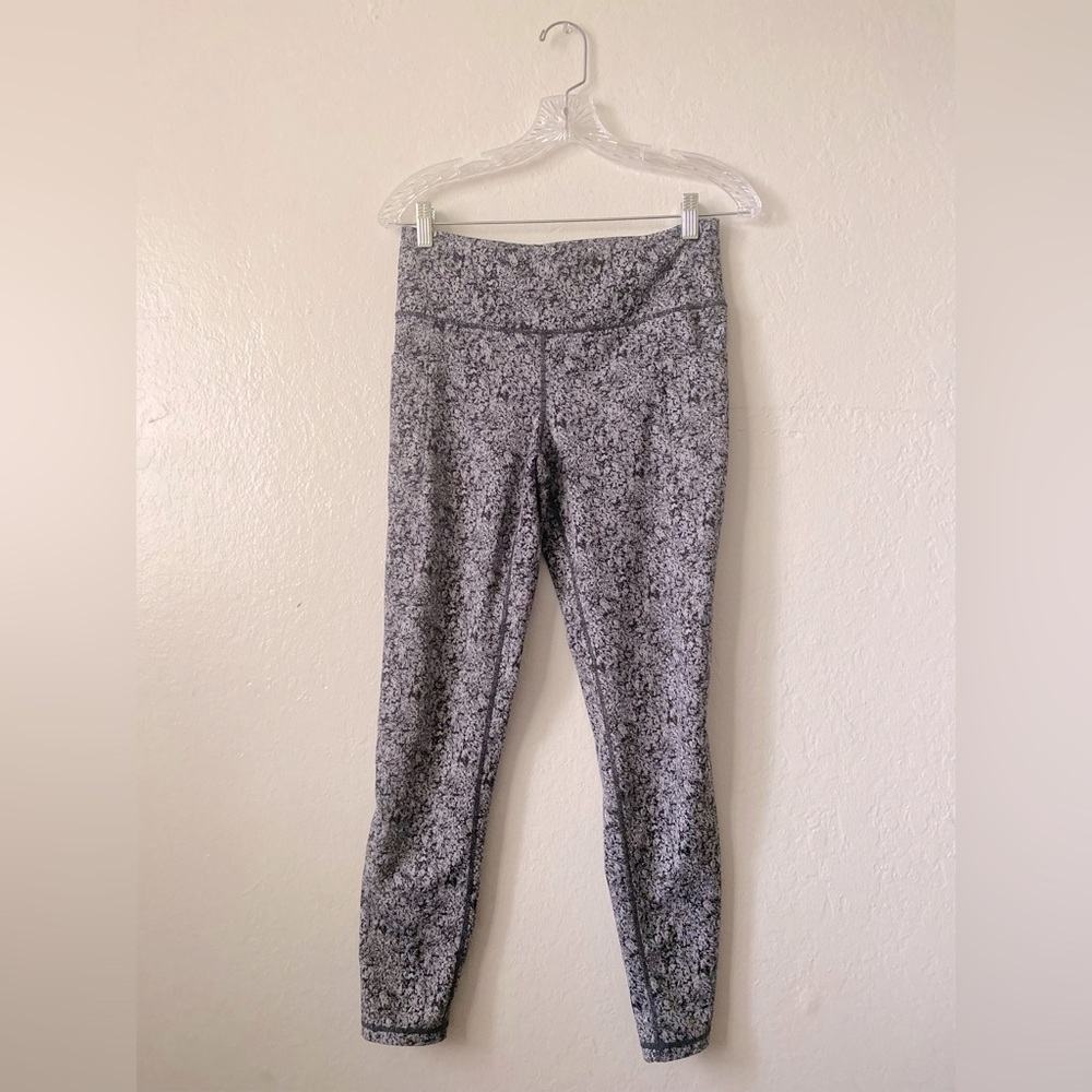 Black and White Leggings WITH POCKETS!